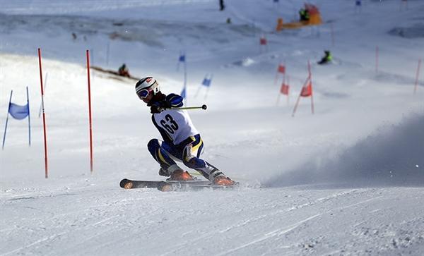 مسابقات اسکی آلپاین در پولادکف سپیدان؛ رونق بخش گردشگری ورزشی فارس