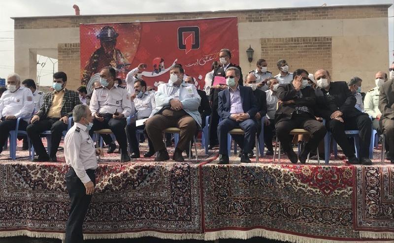 احترامی که به آتش نشانان گذاشته نشد، مدیران نشسته، آتش نشانان احترامی که به آتش نشانان گذاشته نشد، مدیران نشسته، آتش نشانان ایستاده را تقدیر می کنند!