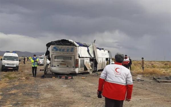 واژگونی اتوبوس در سمنان؛ 3 تن کشته و 17 تن مصدوم شدند