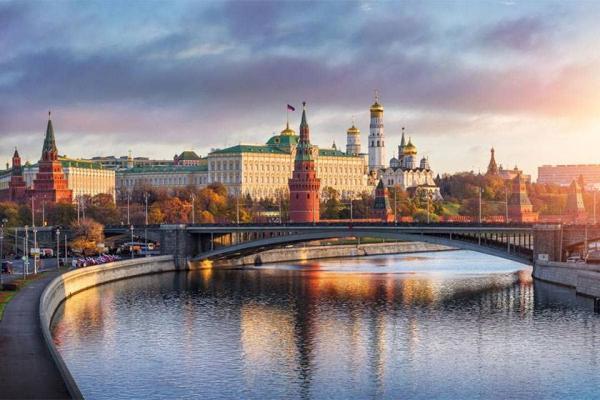 سفر وزیر گردشگری به مسکو برای امضای توافق نامه لغو ویزای گروهی
