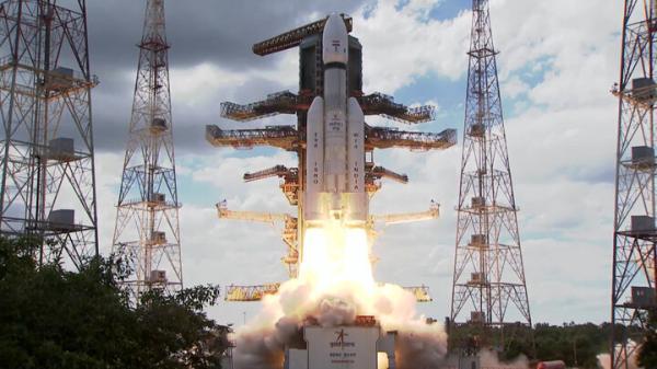 موشک غول پیکری که فضاپیمای هند را به ماه برد، عکس